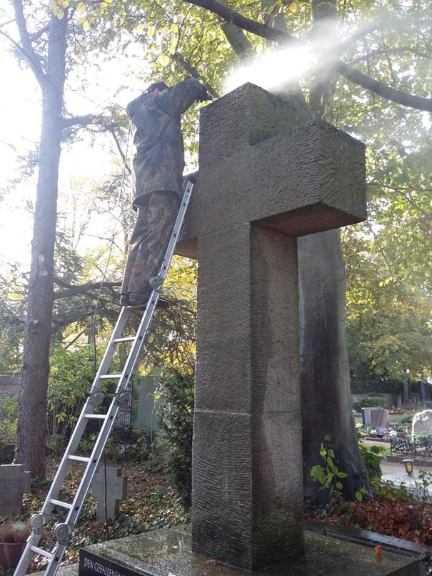 2022-11-12 Ehrenmalreinigung 01
