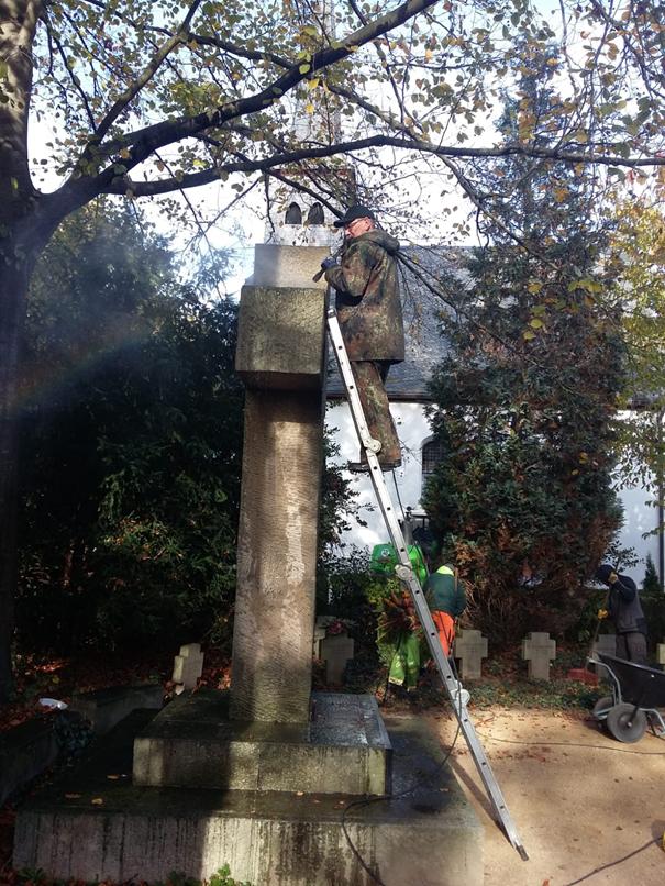 2022-11-12 Ehrenmalreinigung 03